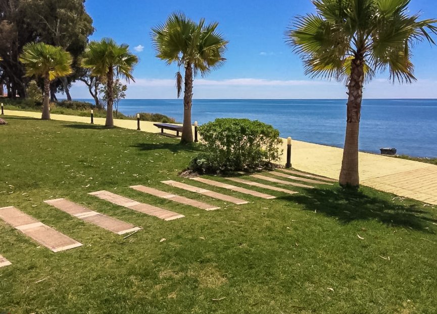 Resale - Apartment - Middle Floor Apartment - Estepona - Estepona Centro