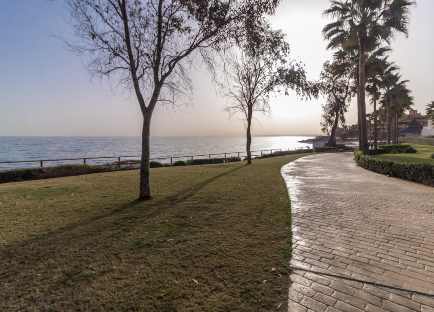 Resale - Apartment - Middle Floor Apartment - Estepona - Estepona Centro