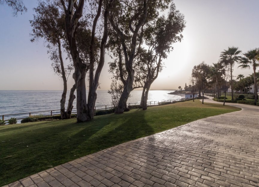 Resale - Apartment - Middle Floor Apartment - Estepona - Estepona Centro