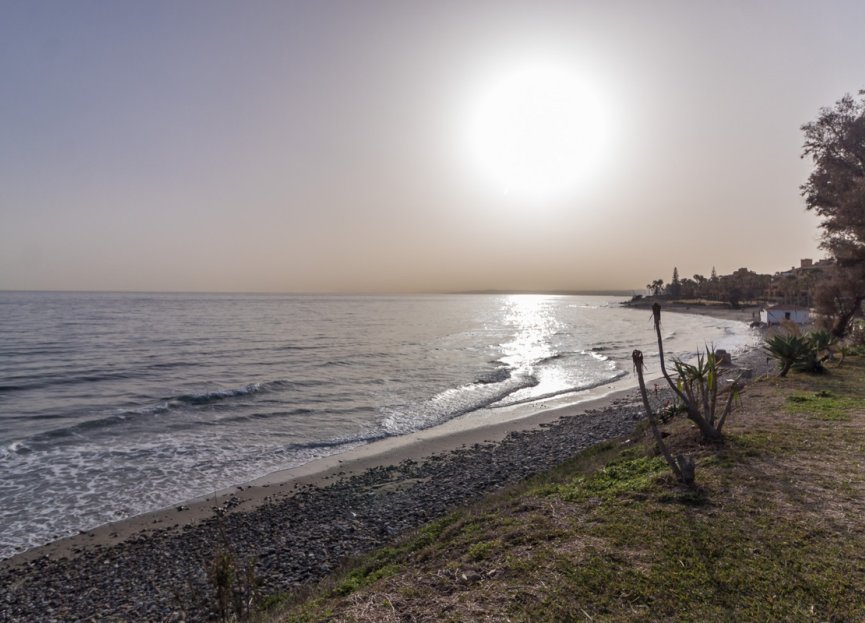 Resale - Apartment - Middle Floor Apartment - Estepona - Estepona Centro