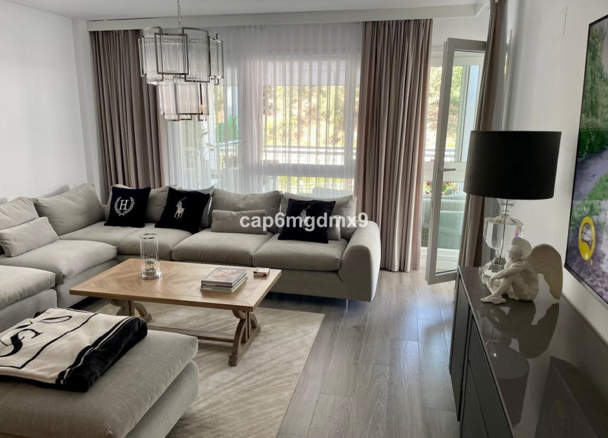 Resale - Apartment - Middle Floor Apartment - Benahavís - Benahavís Centro