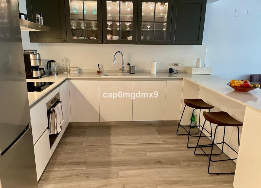 Resale - Apartment - Middle Floor Apartment - Benahavís - Benahavís Centro