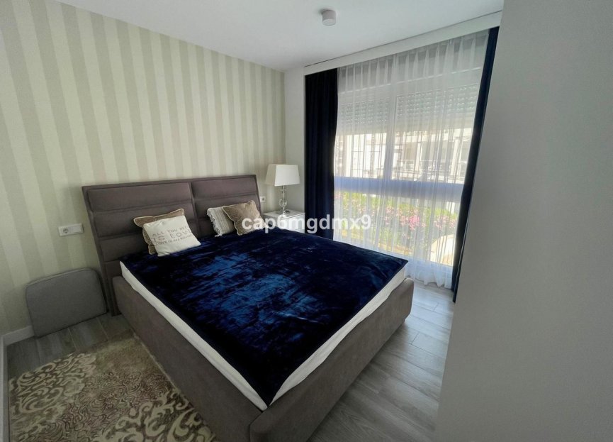 Resale - Apartment - Middle Floor Apartment - Benahavís - Benahavís Centro