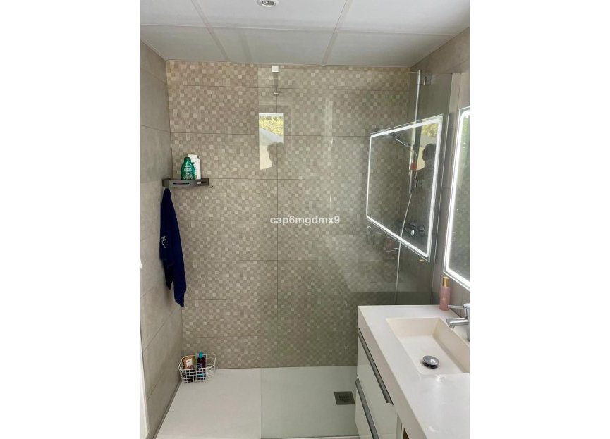 Resale - Apartment - Middle Floor Apartment - Benahavís - Benahavís Centro