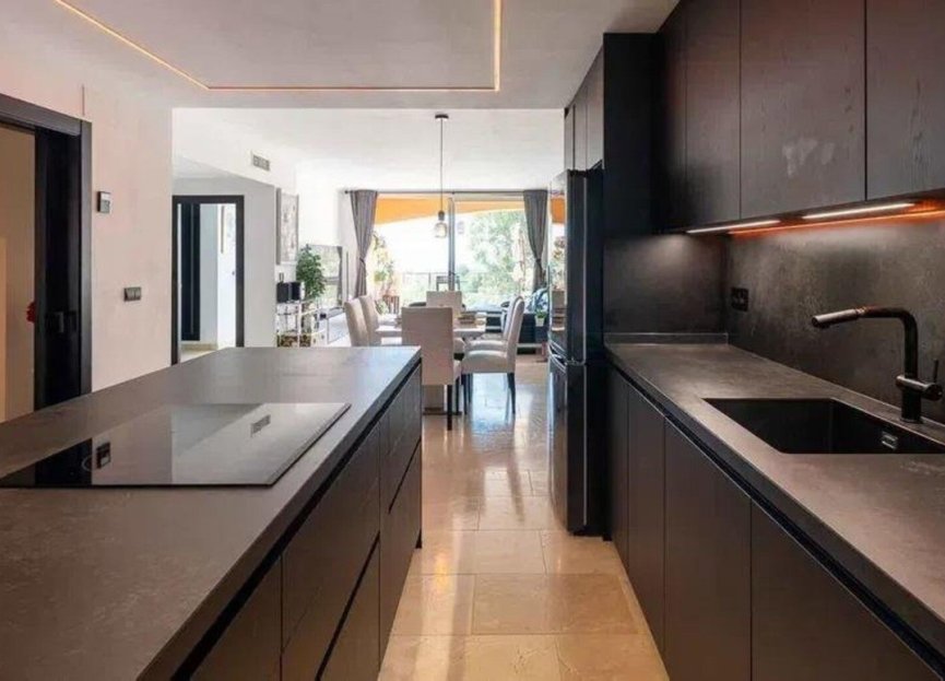 Resale - Apartment - Middle Floor Apartment - Estepona - Selwo