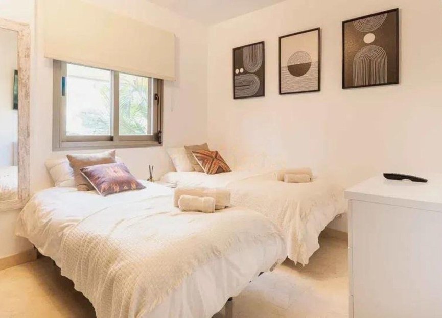 Resale - Apartment - Middle Floor Apartment - Estepona - Selwo