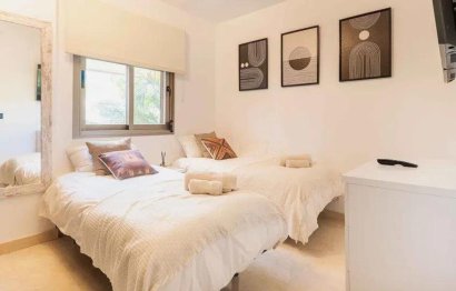 Resale - Apartment - Middle Floor Apartment - Estepona - Selwo