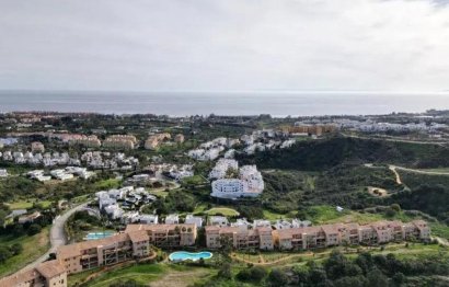 Resale - Apartment - Middle Floor Apartment - Estepona - Selwo