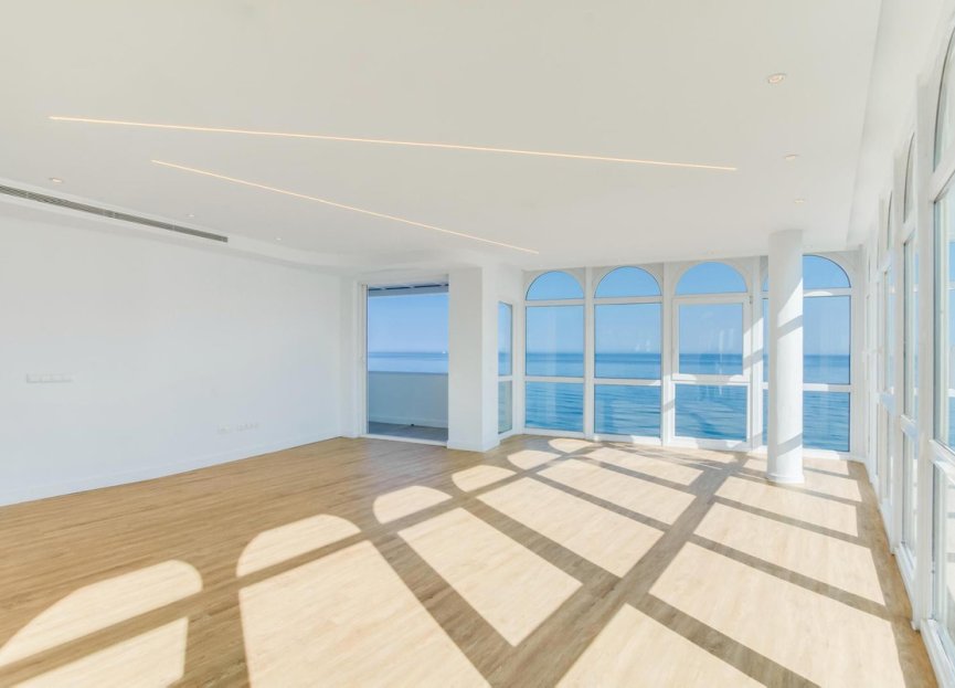 Resale - Apartment - Penthouse - Estepona - Estepona Centro