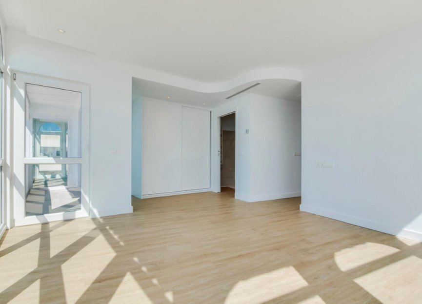 Resale - Apartment - Penthouse - Estepona - Estepona Centro