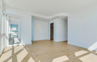 Resale - Apartment - Penthouse - Estepona - Estepona Centro