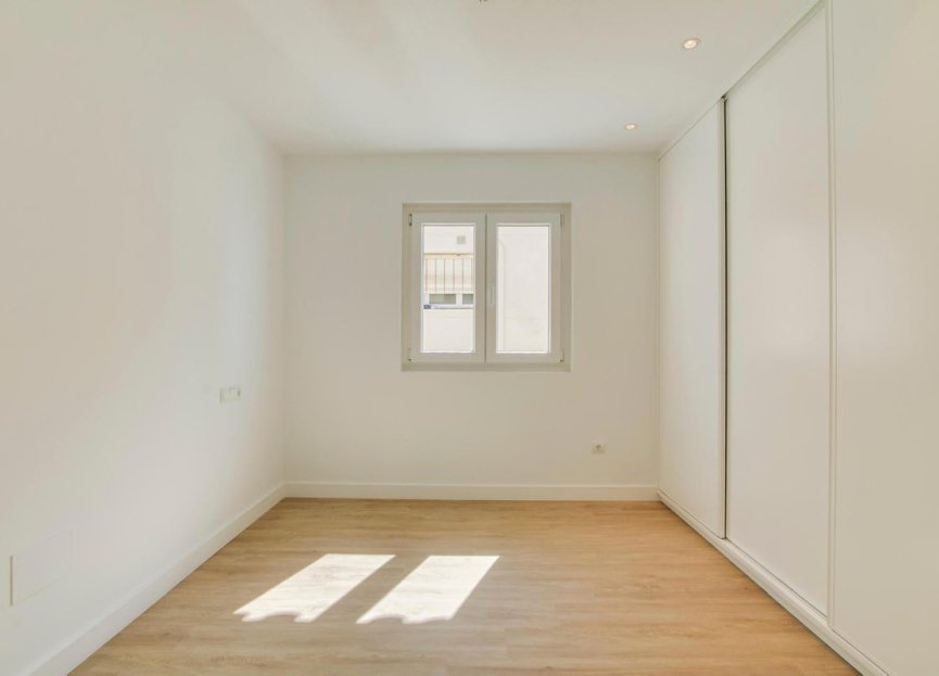 Resale - Apartment - Penthouse - Estepona - Estepona Centro