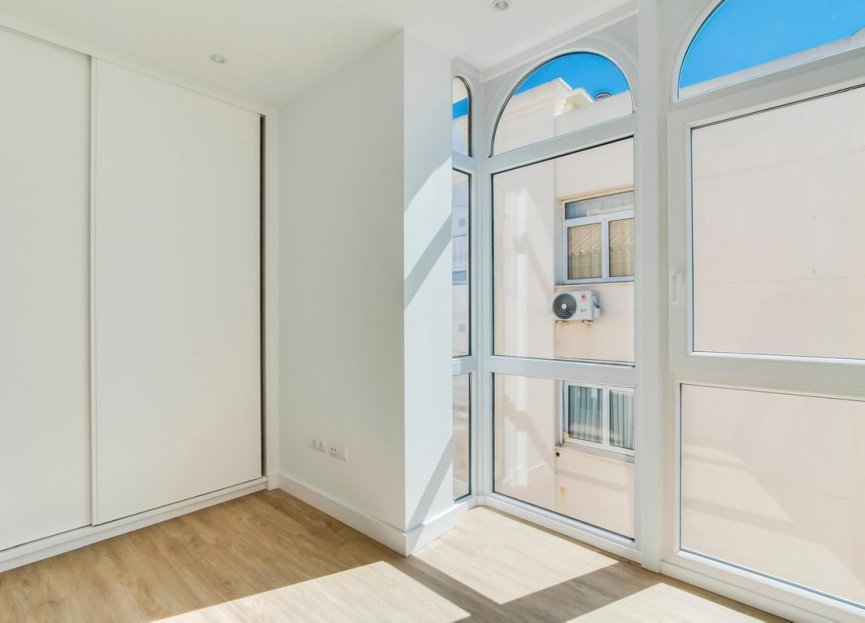 Resale - Apartment - Penthouse - Estepona - Estepona Centro