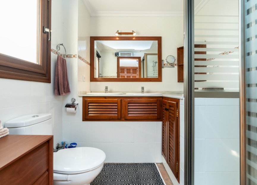 Resale - House - Townhouse - Casares - Casares Centro