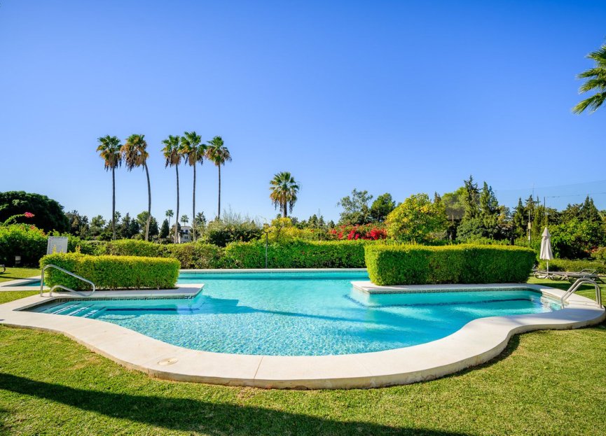 Resale - Apartment - Middle Floor Apartment - Marbella - Nueva Andalucia