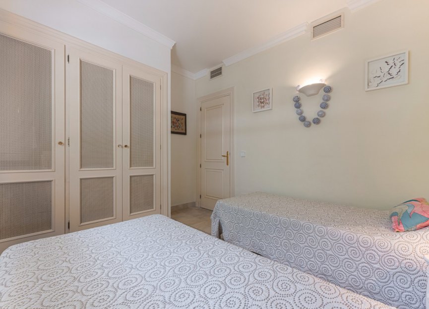 Resale - Ground floor apartment - Marbella - Nueva Andalucia