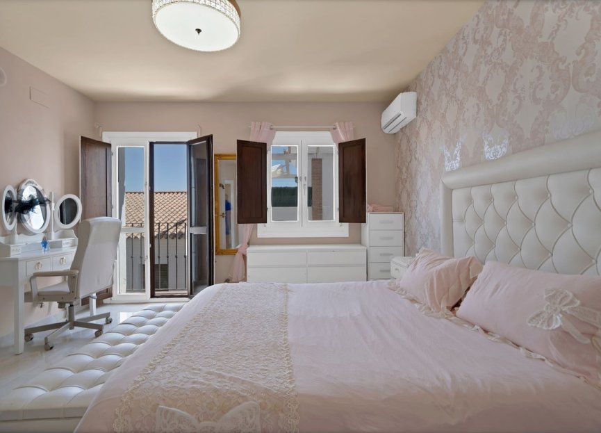 Resale - House - Townhouse - El Paraiso - El Paraíso