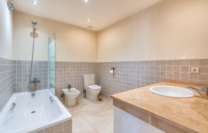 Resale - House - Townhouse - El Paraiso - El Paraíso