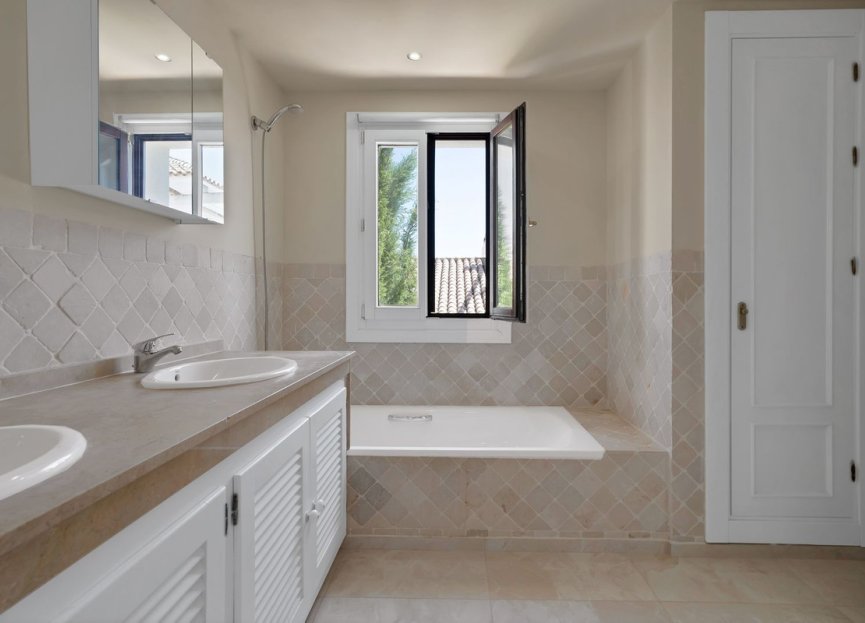 Resale - House - Townhouse - El Paraiso - El Paraíso