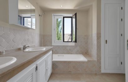 Resale - House - Townhouse - El Paraiso - El Paraíso