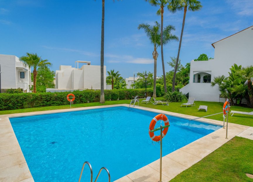 Resale - House - Townhouse - El Paraiso - El Paraíso