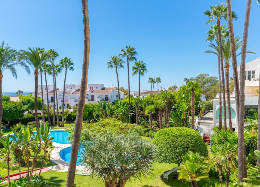 Resale - Apartment - Middle Floor Apartment - Estepona - Atalaya