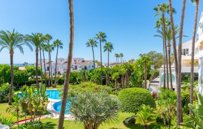 Resale - Apartment - Middle Floor Apartment - Estepona - Atalaya