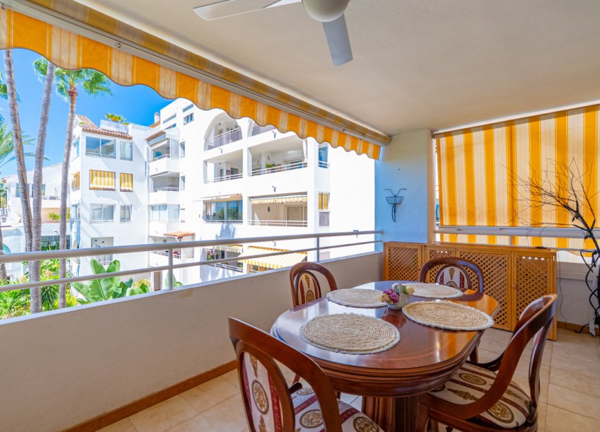 Resale - Apartment - Middle Floor Apartment - Estepona - Atalaya