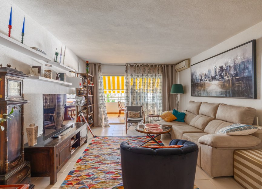 Resale - Apartment - Middle Floor Apartment - Estepona - Atalaya