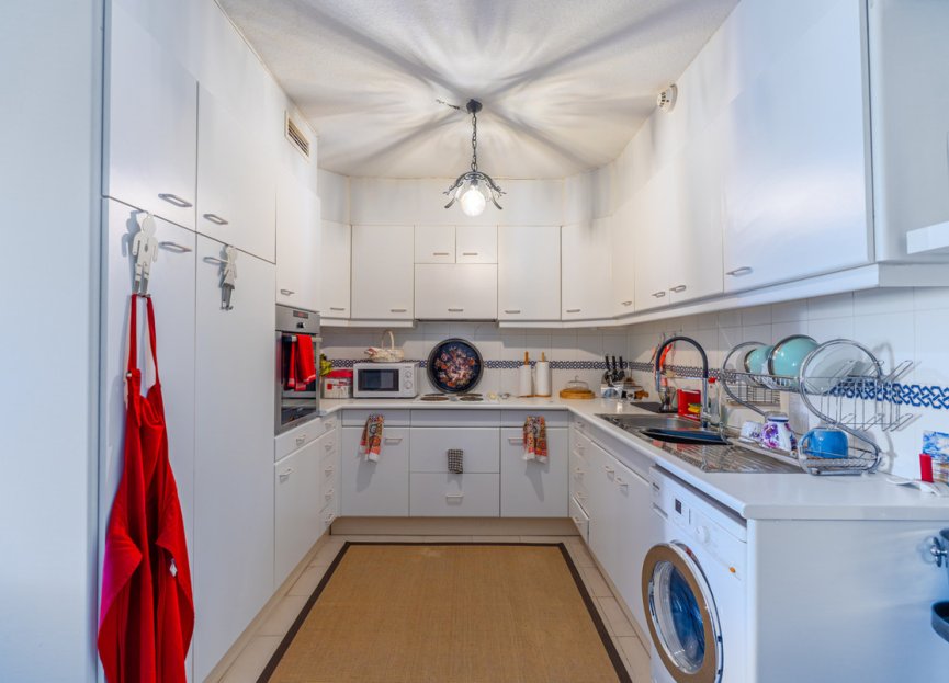 Resale - Apartment - Middle Floor Apartment - Estepona - Atalaya