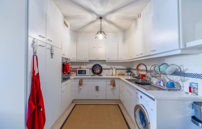 Resale - Apartment - Middle Floor Apartment - Estepona - Atalaya