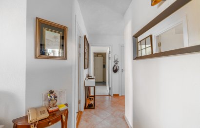 Resale - Apartment - Middle Floor Apartment - Estepona - Atalaya