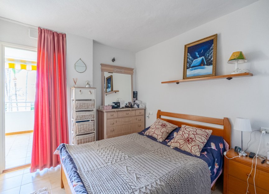 Resale - Apartment - Middle Floor Apartment - Estepona - Atalaya