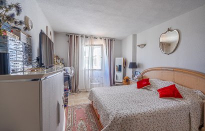 Resale - Apartment - Middle Floor Apartment - Estepona - Atalaya