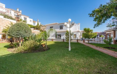 Resale - House - Detached Villa - Benalmádena - Benalmadena Centro