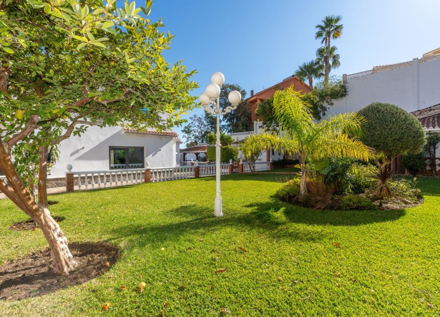 Resale - House - Detached Villa - Benalmádena - Benalmadena Centro