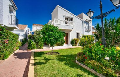 Resale - House - Semi-Detached House - Estepona - Estepona Centro