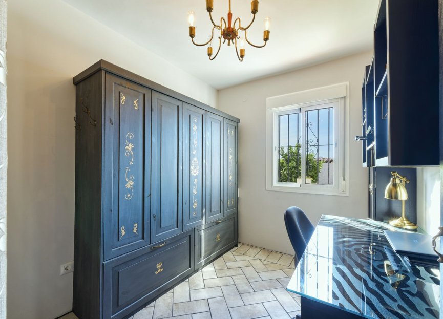 Resale - House - Detached Villa - Fuengirola - Fuengirola Centro