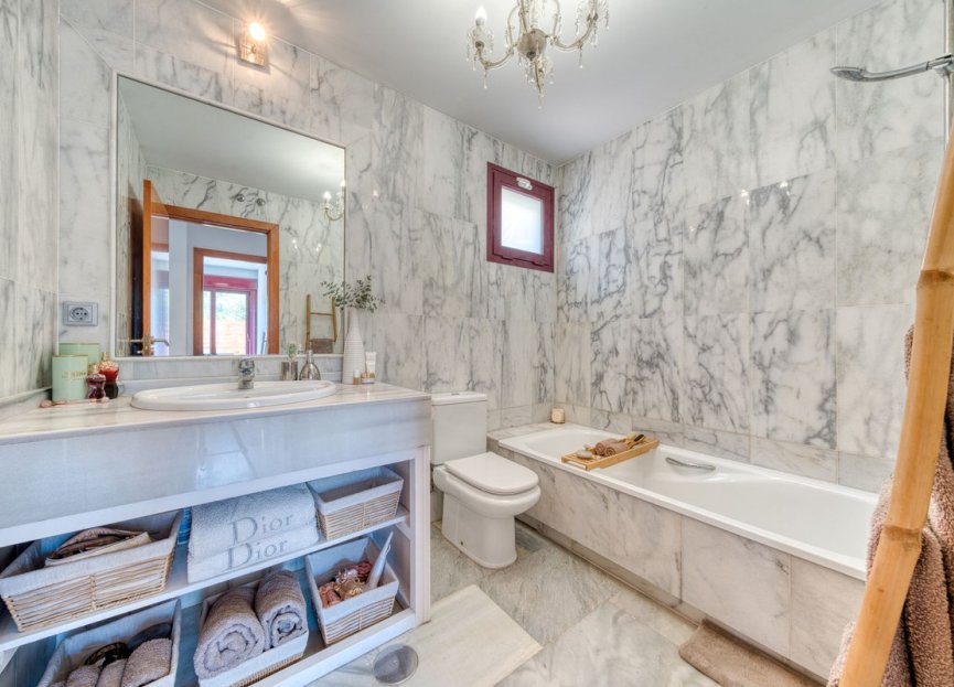 Resale - House - Detached Villa - Benahavís - Benahavís Centro