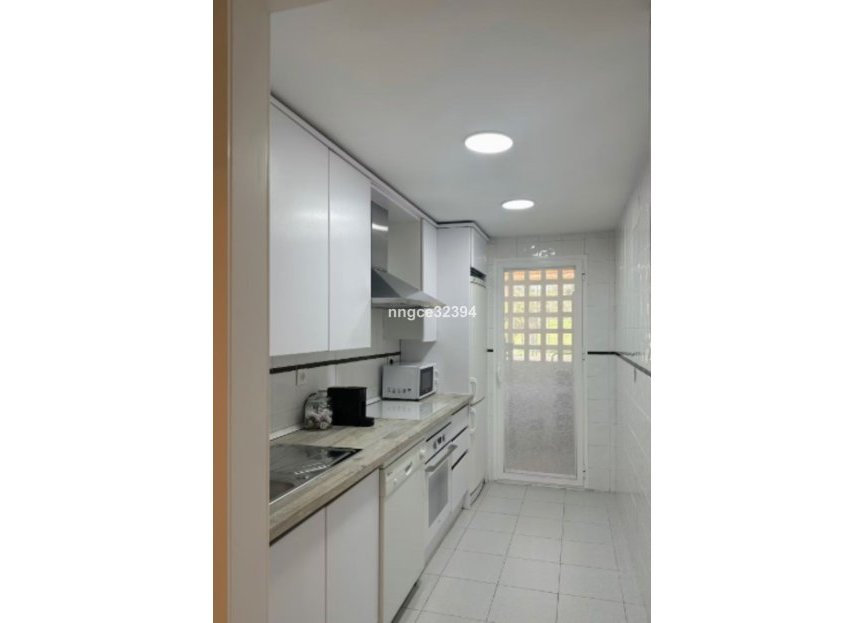 Resale - Apartment - Middle Floor Apartment - Marbella - Puerto Banús