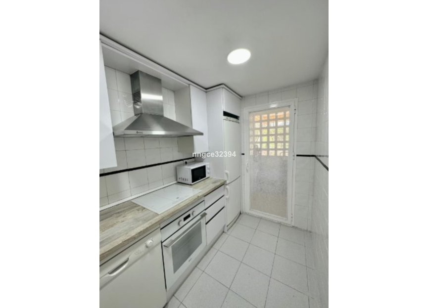 Resale - Apartment - Middle Floor Apartment - Marbella - Puerto Banús