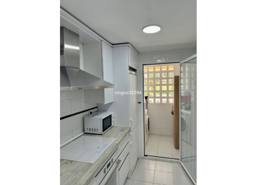 Resale - Apartment - Middle Floor Apartment - Marbella - Puerto Banús