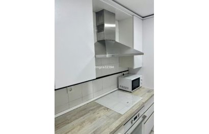 Resale - Apartment - Middle Floor Apartment - Marbella - Puerto Banús