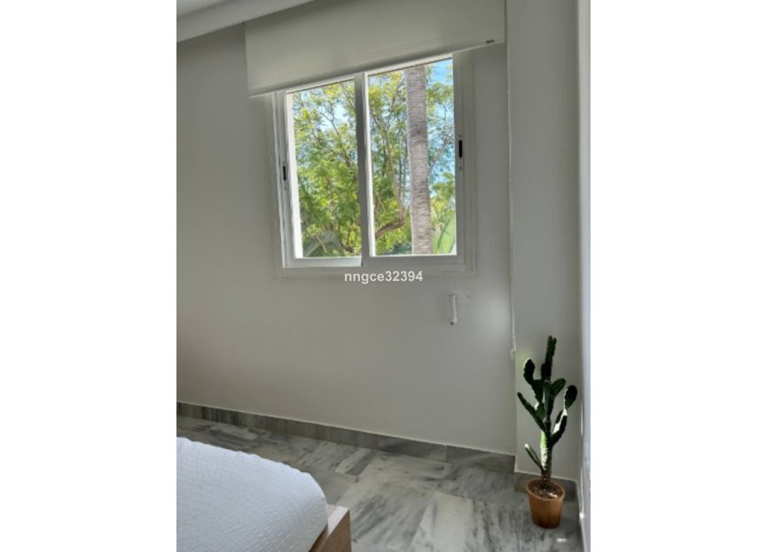 Resale - Apartment - Middle Floor Apartment - Marbella - Puerto Banús