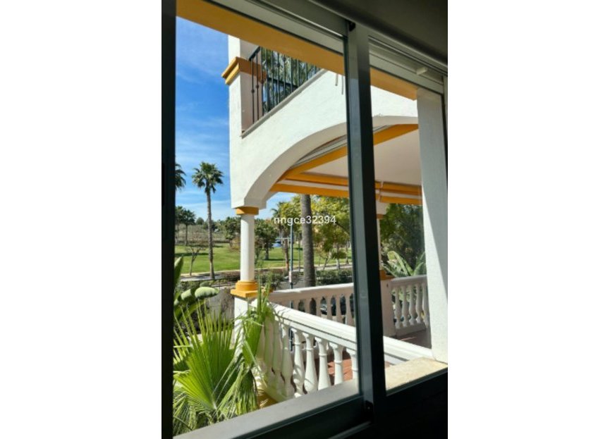 Resale - Apartment - Middle Floor Apartment - Marbella - Puerto Banús