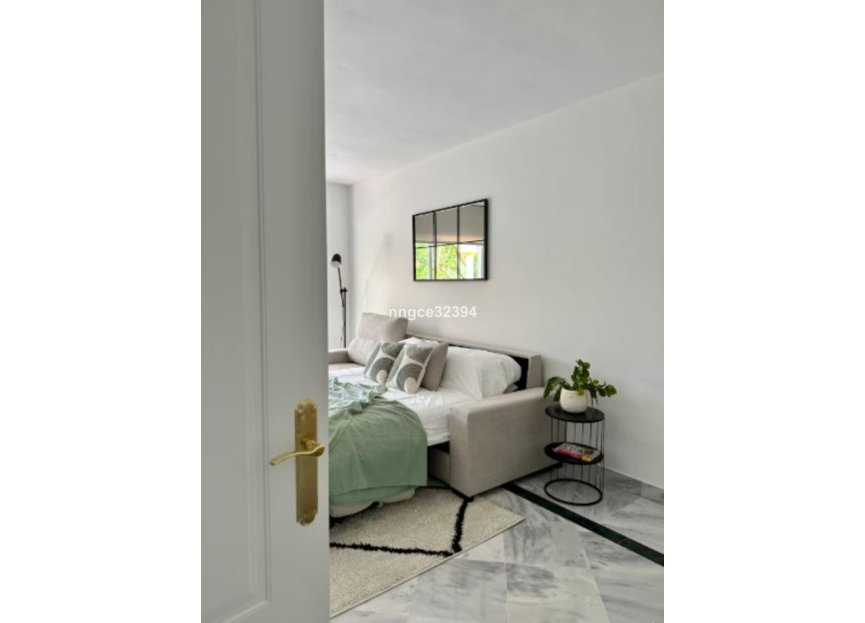 Resale - Apartment - Middle Floor Apartment - Marbella - Puerto Banús