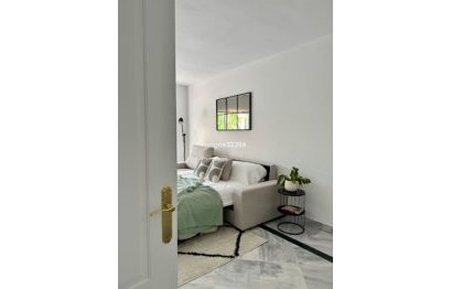 Resale - Apartment - Middle Floor Apartment - Marbella - Puerto Banús