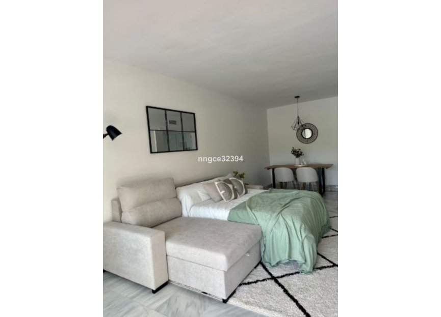 Resale - Apartment - Middle Floor Apartment - Marbella - Puerto Banús