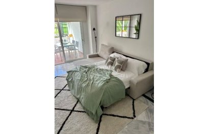 Resale - Apartment - Middle Floor Apartment - Marbella - Puerto Banús