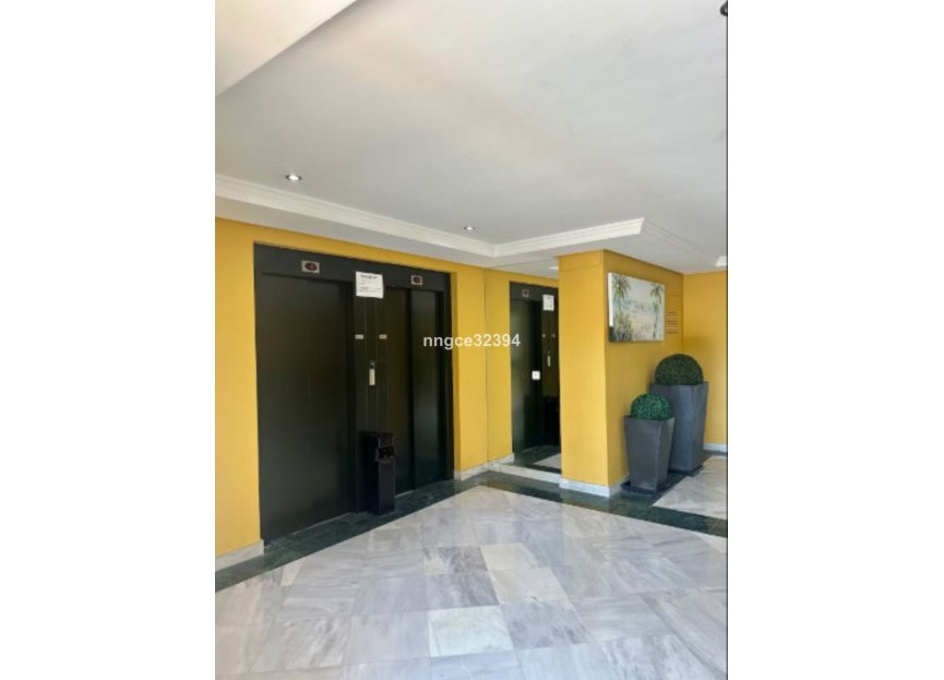 Resale - Apartment - Middle Floor Apartment - Marbella - Puerto Banús